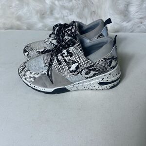 La Sheelah women’s wedge snake skin print lace up black and white sneakers SZ7